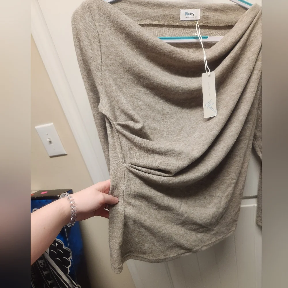 NWT Large Blu Ivy boutique creamy grey-beige off shoulder sweater - Picture 9 of 14